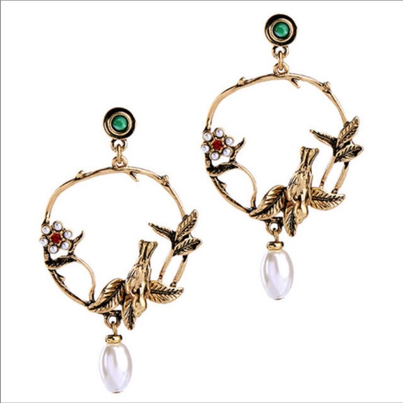 Vintage inspired Bird Charm Stud Earrings - Picture 4 of 8